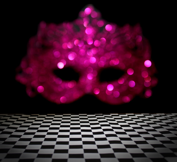 罗马圆柱和狂欢节面具背景的房间图片下载