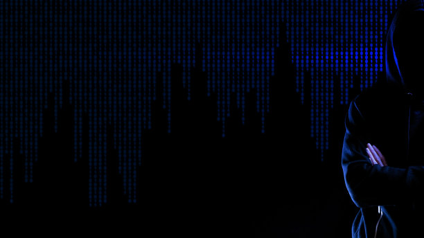 网络安全黑客概念。互联网网络黑客技术。模糊黑客人的手孤立在黑色与耀斑射线闪光效果。数据保护，安全上网，网络安全。图片下载