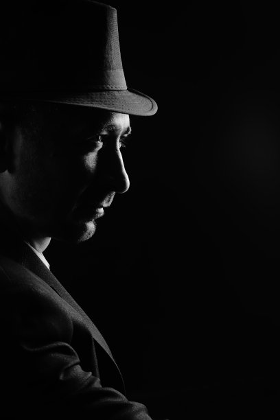 成年男性黑白肖像图片下载