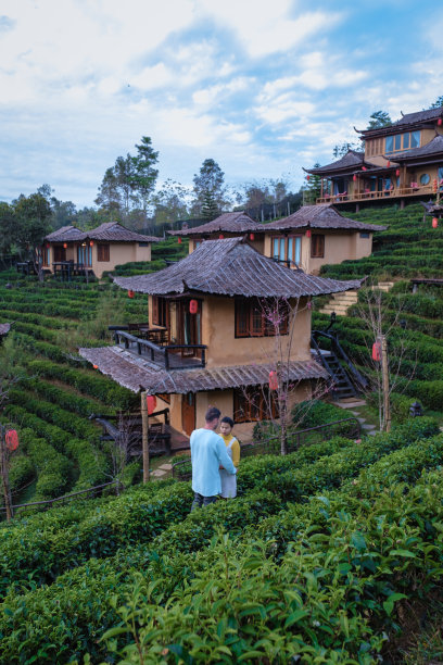 在泰国美洪山班乐泰茶园的中国村落里，日出时美丽的景色图片下载