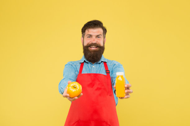 有用的维生素鸡尾酒。健康新鲜的奶昔。有机西红柿汁。自制的健康。有机作物。超级抗氧化性能。西红柿的健康益处。喝番茄汁的男人。饮食图片下载