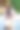 一个小女孩看着她的手表，拿着纸袋。概念生活方式、购物、旅游、时间图片下载