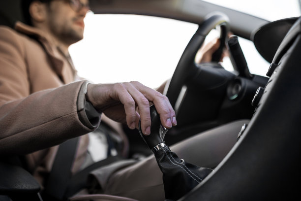 商人开着他的车图片下载