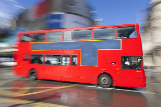 动态模糊红色双层巴士在伦敦皮卡迪利广场图片下载