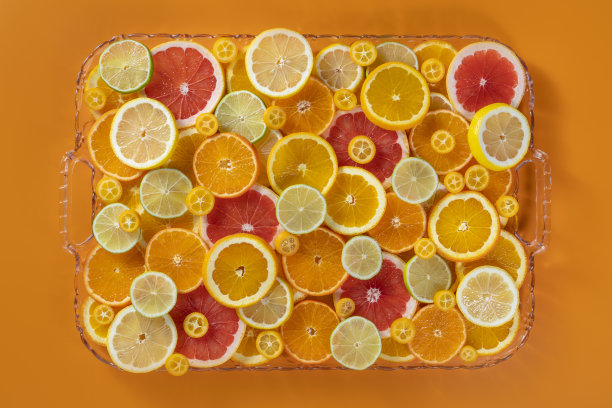 柑橘类水果切片排列橘子、柠檬、酸橙、柚子、橘子和金桔图片下载