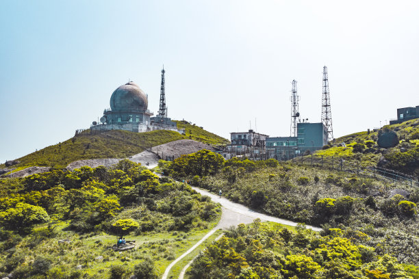 香港大帽山雷达站的无人机图像图片下载