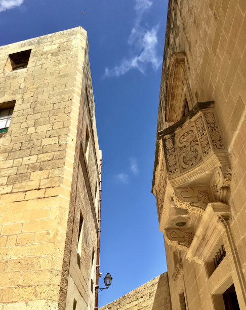 老房子之间的天沟图片下载