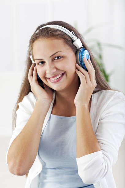 少年听音乐图片下载