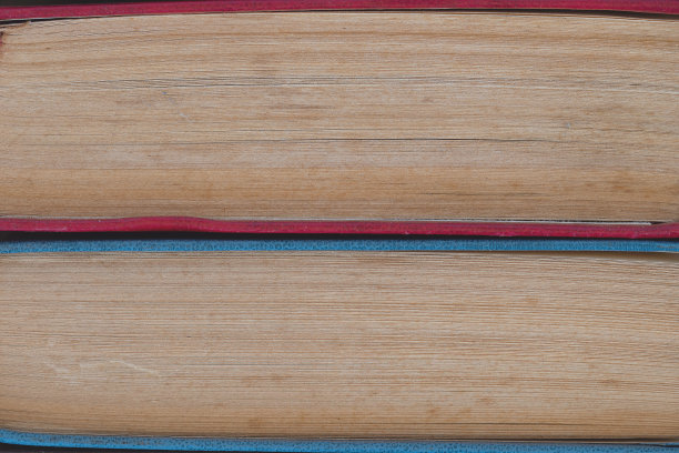 精装书页的摘要背景。一本旧书的特写。破旧的书，书页发黄图片下载