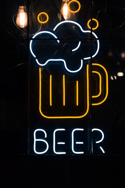 霓虹灯啤酒店的招牌，发光的招牌图片下载