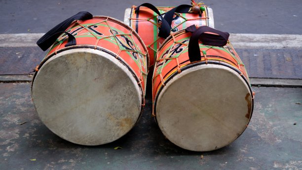 传统乐器“甘当塔比克”图片下载