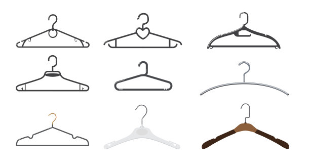 一套不同形式的衣架在白色背景上。矢量塑料，金属和木头衣架在卡通风格。图片下载