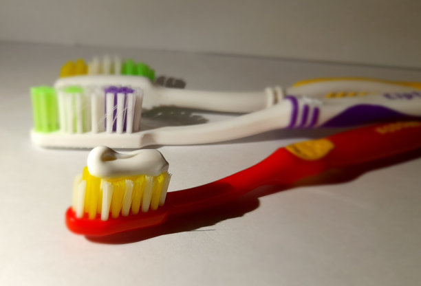 牙刷和牙膏图片下载