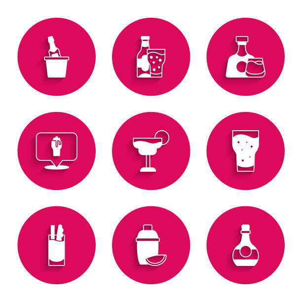 设置鸡尾酒，摇壶与青柠，酒瓶白兰地或白兰地，玻璃啤酒，血腥玛丽，酒精酒吧位置，威士忌酒瓶玻璃和香槟在冰桶图标。向量图片下载