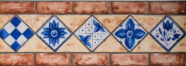 老房子立面传统瓷砖的细节。装饰瓷砖。瓦伦西亚传统瓷砖。花卉装饰。图片下载