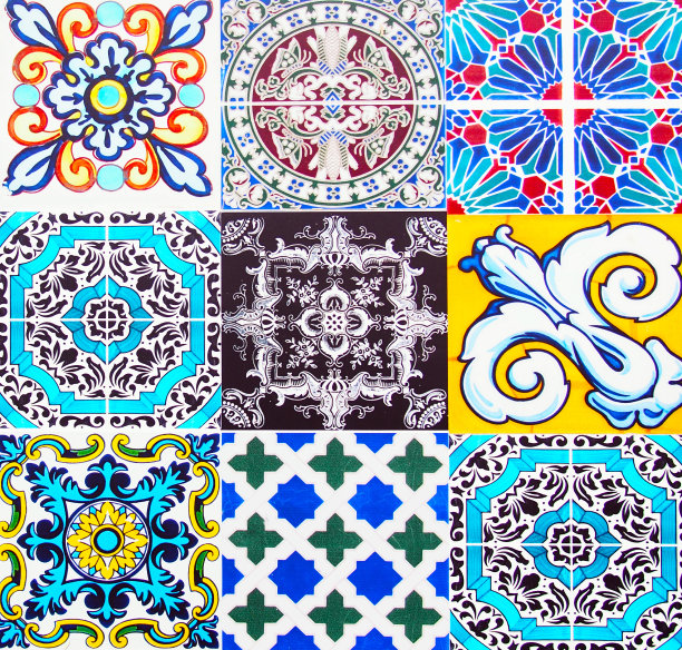 老房子立面传统瓷砖的细节。装饰瓷砖。瓦伦西亚传统瓷砖。花卉装饰。图片下载