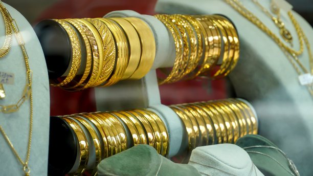 珠宝店里的土耳其风格装饰金首饰图片下载