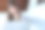 快乐的女人用笔记本电脑工作，女人在床上通过笔记本电脑在线开会。技术、网络、在家工作、生活方式和数字通信的概念图片下载