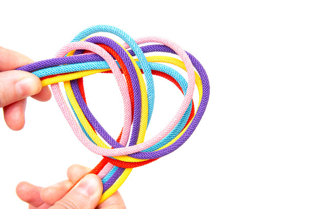 用彩色的绳子做成心形的手图片下载