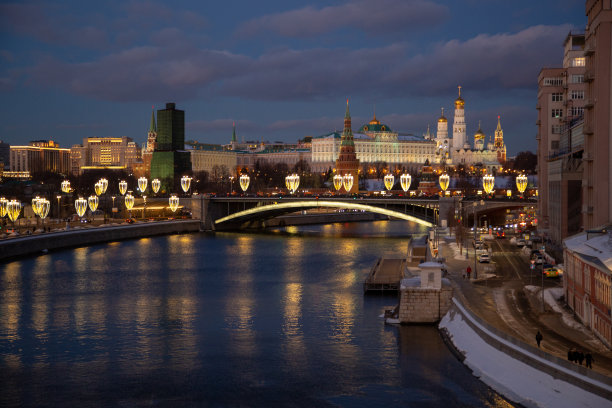 冬天，从莫斯科河俯瞰克里姆林宫图片下载