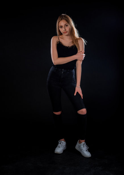 美丽的现代女孩图片下载