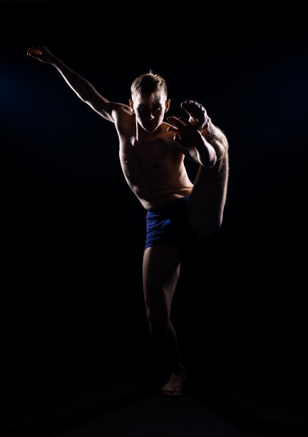 年轻的舞蹈演员图片下载