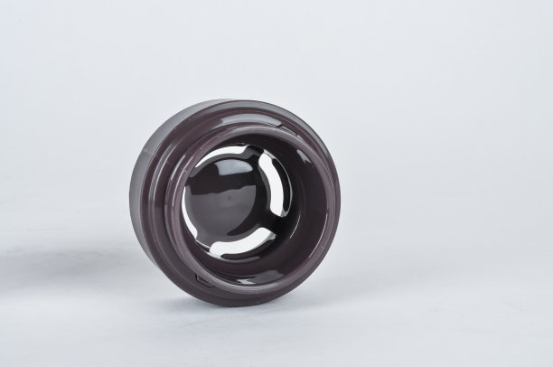 特写旅行热水瓶过滤器和盖子隔离在白色背景。热茶和咖啡。图片下载