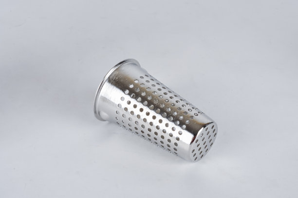 特写旅行热水瓶过滤器和盖子隔离在白色背景。热茶和咖啡。图片下载