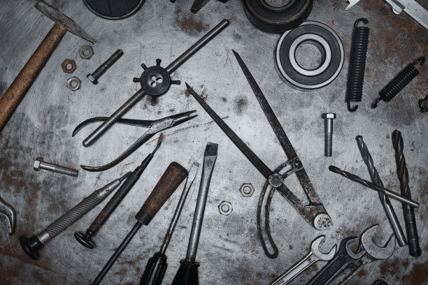 在金属表面使用手动工具图片下载