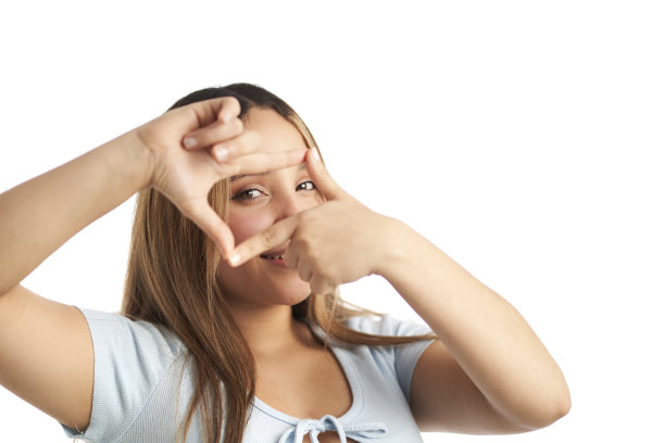年轻女子用手遮住眼睛图片下载