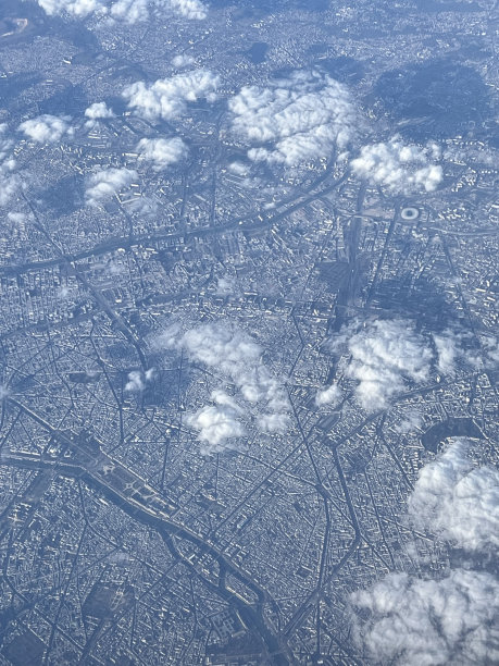 从飞机上拍摄的巴黎鸟瞰图图片下载