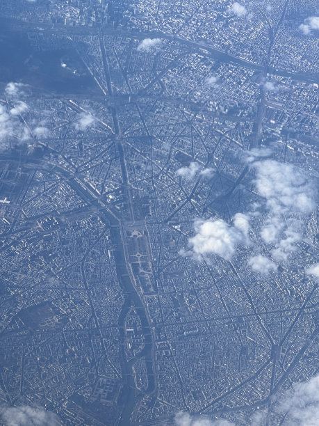 从飞机上拍摄的巴黎鸟瞰图图片下载