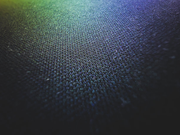 一种带有彩虹光泽的黑色织物。图片下载