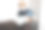 女牙医正在检查男病人的牙齿图片下载