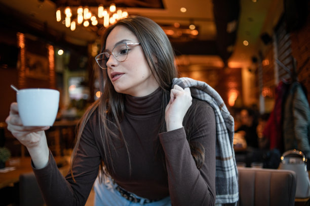 当你年轻的时候，享受每一刻图片下载