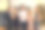 站在一起。一群人一起在室内举行新年聚会图片下载