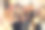 积极的情感。一群人在室内举行新年聚会图片下载