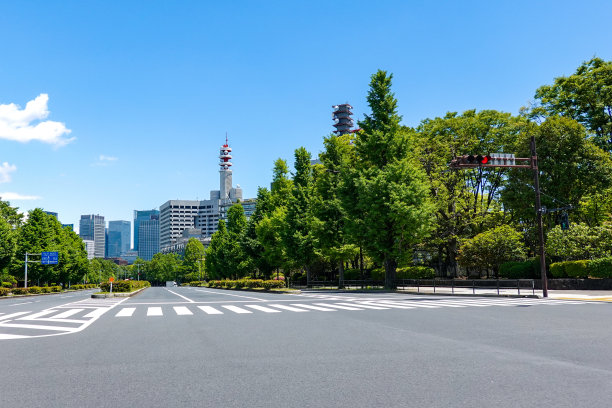 国会大厦所在的国会大厦正门周围的摩天大楼图片下载
