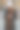 美丽的女人与拉丁特征短信与她的手机图片下载