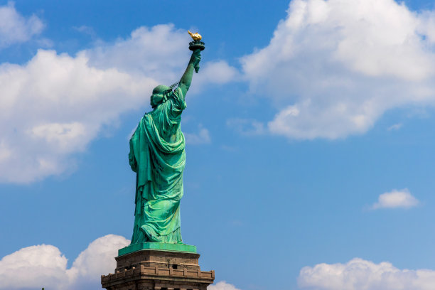 从纽约自由女神像后面俯瞰。图片下载