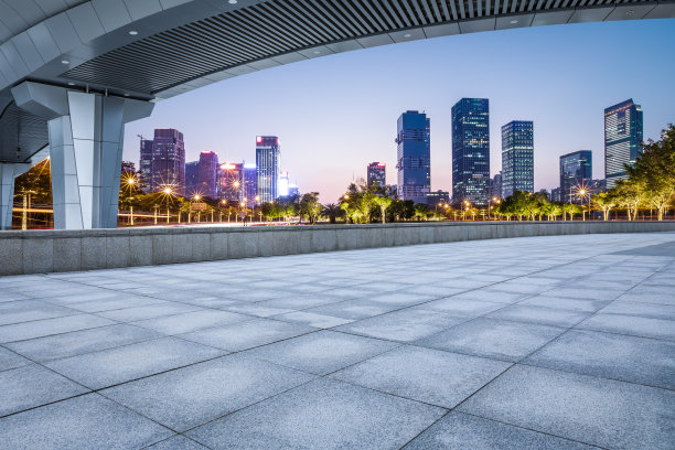 深圳空空如也的楼层和现代化建筑的城市天际线图片下载