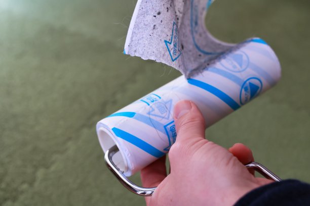 用胶粘剂清洁，用日文写着旋转方向的转弯线。图片下载