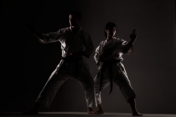 男孩和女孩空手道图片下载