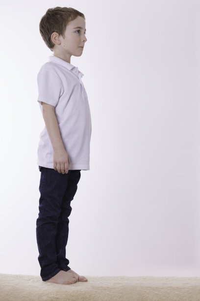 七岁男孩图片下载