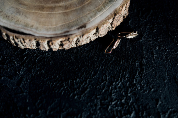 古董金耳环图片下载