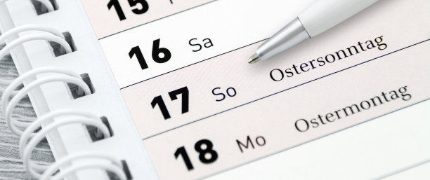 德国日历2022年复活节星期日和4月17日星期一与铅笔图片下载