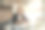 一个戴眼镜的女孩在与同事视频通话时做手势。图片下载
