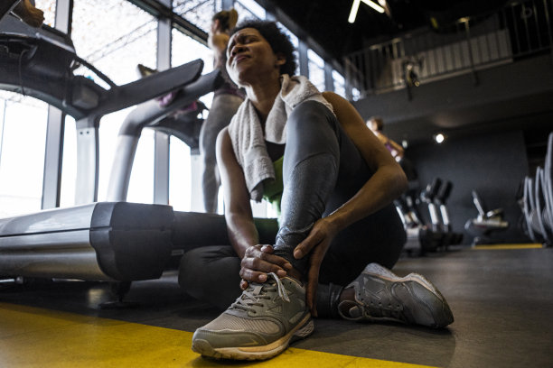 健身房踝关节损伤图片下载