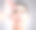 一名迷人的年轻女子在灰色背景下拔眉毛的画室照片图片下载