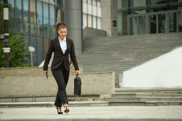 微笑着走图片下载